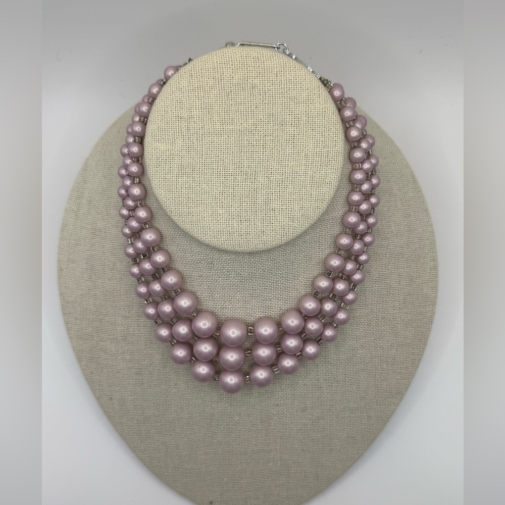 lavender purple beaded necklace satin finish decorative silver-tone clasp EUC - Picture 4 of 6
